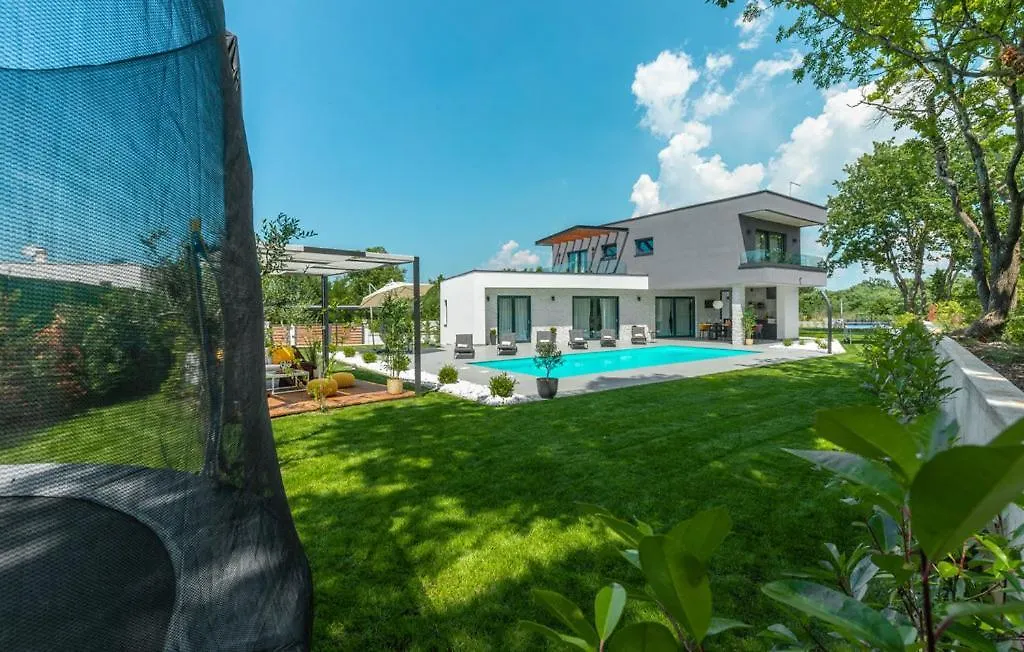 Villa Arcus Sivati 0*,  Croatia