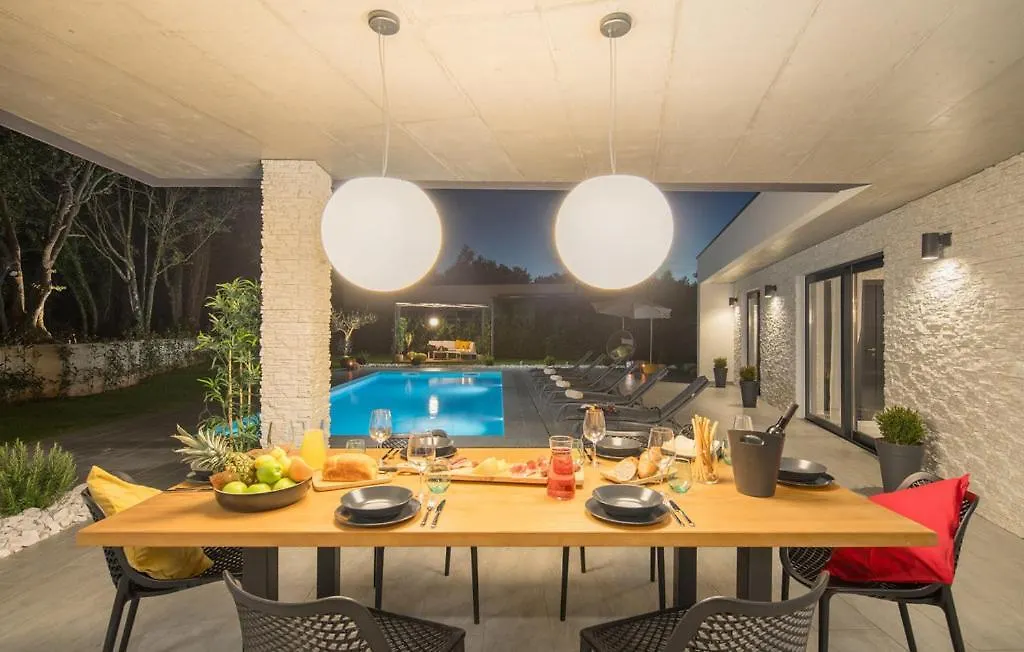 Villa Arcus Sivati 0*,  Croatia
