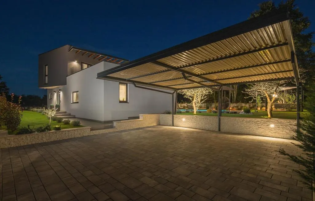 Villa Arcus Sivati 0*,